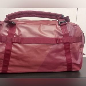 Away luggage - FAR 55L duffle in burgundy